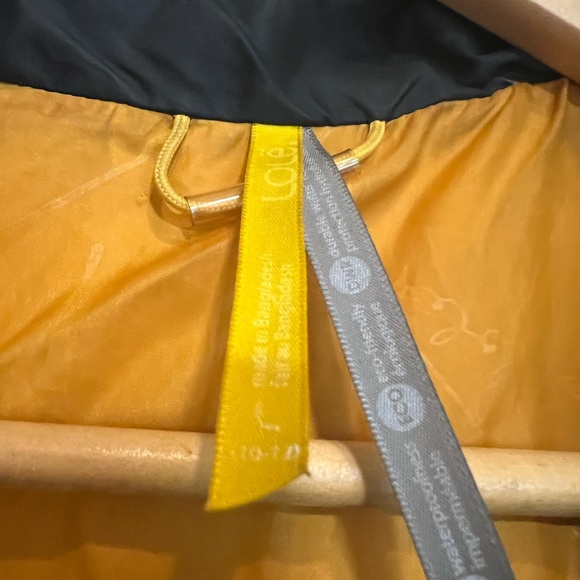 Lole puffer puffy vest, woman’s size large vest. Black and gray with pockets. - Picture 9 of 14